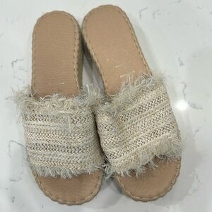 Super cute and comfy straw wedge sandals.